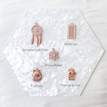 Load image into Gallery viewer, Della